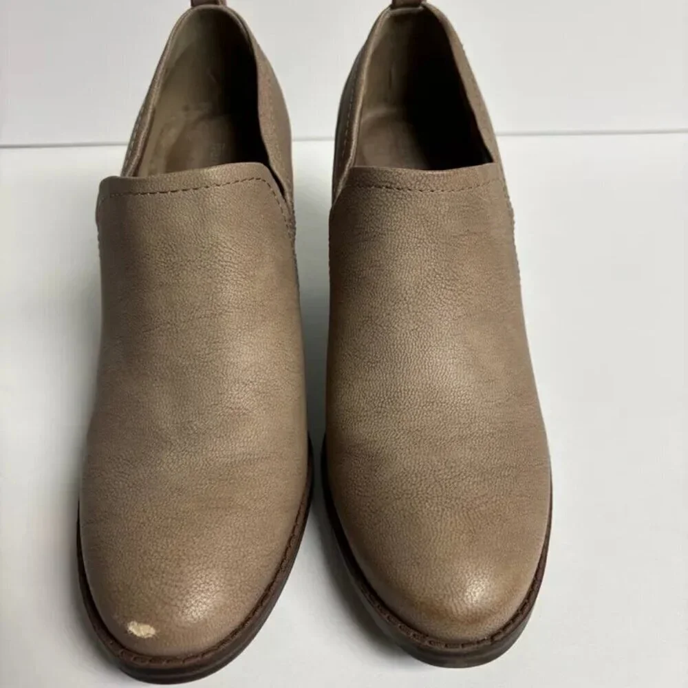 Baretraps Women’s Caroline, Brown Ankle Booties, Size 8 M